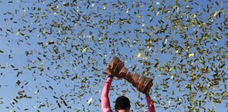 Egan Bernal regala la Maglia Rosa a Papa Francesco Maglia Rosa