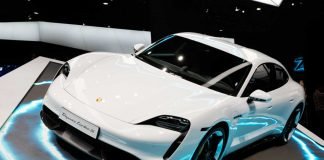 Porsche Taycan Turbo S: nuova safety car nella Formula E