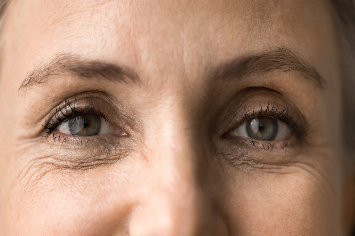 sguardo donna rughe sotto occhi sguardo donna rughe sotto occhi