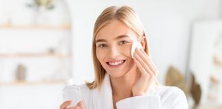 Acqua micellare fai da te: servono solo 4 ingredienti Donna acqua micellare viso