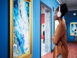 L’arte fa bene alla salute: riduce ansia, depressione e stress Donna opera arte museo