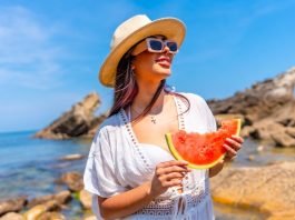 Fresca, veloce ed efficace: come funziona davvero la dieta contro il caldo Donna mare anguria