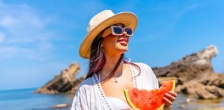 Fresca, veloce ed efficace: come funziona davvero la dieta contro il caldo Donna mare anguria