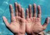 Perché le dita diventano rugose nell’acqua? Il motivo non è quello che pensate Dita rugose piscina