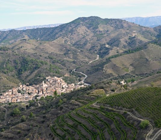 Turismo: Spagna, andar per Catalogna Spagna borgo di Porrera